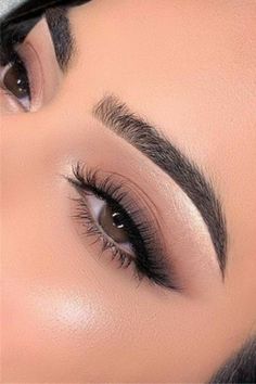 Makeup Ideas For A Black Dress, Natural Formal Makeup Blue Eyes, Graduation Makeup Ideas Natural, Black Liner Makeup, Grad Makeup, Grad Hair, Membentuk Alis