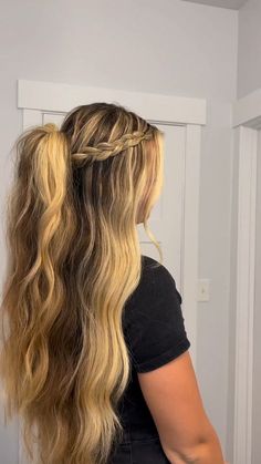 Hair Inspo Extensions, Cute Hairstyles With Curled Hair Simple, Casual Hoco Hairstyles, Easy Hairstyles For Senior Pictures, Cutest Hairstyles For Long Hair, Cute Brunette Hairstyles Long, Hoco Hair For Strapless Dress, Cute Hair Styles For Home Coming, Styles For Hair Extensions