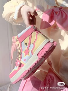 Preppy Shoes, Pretty Shoes Sneakers, Cute Nike Shoes, Cute Sneakers, Fascinating Facts, Cute Nikes, Girly Shoes