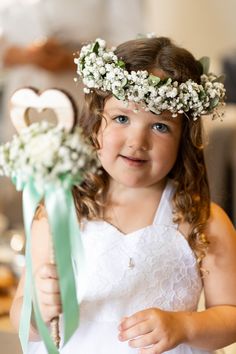 flower girl wand of gypsophila around a wooden heart with a floral head garland of gypsophilia and small leaf ivy - flower girl gypsophilia crown ivory wedding flowers - penny johnson flowers coleshill - photography by steve brown photography English Garden Wedding Theme, Gypsophila Crown, Contemporary Wedding Flowers, Ceremony Flowers Aisle, Head Garland, Ivy Flower, Ivory Wedding Flowers, Gypsophila Flower, Flower Girl Wand