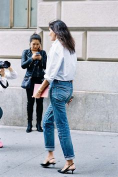 Slingback Heels Outfit, Nyc September, Vanessa Jackman, Casual Chic Summer, Emmanuelle Alt, Timeless Outfits, Cinderella Shoes, French Dress