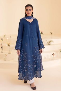 Organza Suits, Indian Bridal Photos, Desi Wear, Embroidered Organza, Dresses Chiffon, Designer Dresses Casual, Uk Clothing, Lawn Suits, Bridal Photos