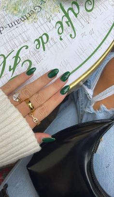 Solid Almond Nails Summer, Unique Nail Color Ideas, Short Fall Dip Nails, Dark Green Chrome Nails, Deco Nails, Emerald Nails, Green Acrylic Nails, Dark Green Nails