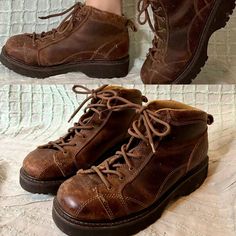 Up for sale is a pair of vintage 90s American Eagle Outfitters brown leather chunky hiking boots in size 11. These boots feature a round toe shape, lace-up closure, 1.5 inch platform height, and rubber outsole material. They are perfect for casual occasions during fall and winter seasons. The boots are accented with lace and come from the American Eagle 1977 Outfitters model line.  The brown leather upper material has a fabric lining and the boots have a 90s theme. These pre-owned boots are in e Womens Booties, 90s Theme, Booties Ankle Boots, Boot Shoes Women, American Vintage, Hiking Boots, Bootie Boots, Vintage 90s, American Eagle Outfitters