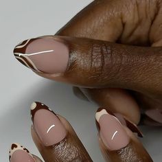 Brown Nails Design Short Almond, Spring Autumn Nails, Fall Nails Press On, Autumn French Tip Nails Almond, Short Fall Nails Almond, Simple Nail Designs Brown, Fall Almond Nail Designs, Fall Nail Designs Simple, Brown Nail Art Designs