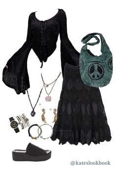 Witchcore Fashion Grunge, Dark Fae Outfits, Nature Goth Outfit, Goth Cottagecore Outfits, Witchy Grunge Outfits, Earthy Goth Outfits, Dark Ethereal Aesthetic Outfits, Gothic Hippie Outfits