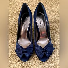 Nwot. Never Worn. Women’s Peep Toe Dress Heels. The Touch Of Nina. Navy Blue. Size 7 1/2. Heels Approx 3.5 Inches. Navy Blue Heels Aesthetic, Navy Blue Quince Court, Navy Blue Kitten Heels, Shoes For Navy Blue Dress, Quinceanera Shoes Heels, Dark Blue Shoes, Dark Blue Heels, Navy Blue High Heels, Navy High Heels