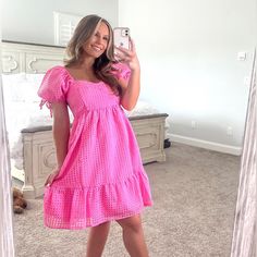 Nwt Grid Print Hot Pink Puff Sleeve Mini Dress. Never Worn, Amazing Quality, It’s Really The Perfect Dress It Just Doesn’t Fit Anymore! Hoco Dresses Modest Knee Length, Hoco Dresses Modest, Pink Dresses Casual, Sweethearts Dresses, Sweethearts Dance, Bday Dresses, Dresses Hot Pink, Hot Pink Mini Dress, Puff Sleeve Mini Dress