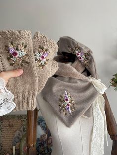 Embroidered scarf Embroidered Mittens, Embroidered Accessories, Handmade Scarf, Embroidered Scarf, Scarf Vintage, Winter Set, Handmade Scarves, Vintage Scarf, Hand Embroidery Patterns