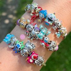 Pandora Aesthetic, Disney Pandora Bracelet, Pandora Bracelet Charms Ideas, Xoxo Jewelry, Pandora Charms Disney, Pandora Bracelet Designs, Pandora Jewelry Charms, Pretty Jewelry Necklaces, Pandora Disney