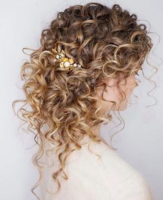 Curly Prom Hair, Wedding Guest Hairstyles, Curly Hair Inspiration, Penteado Cabelo Curto