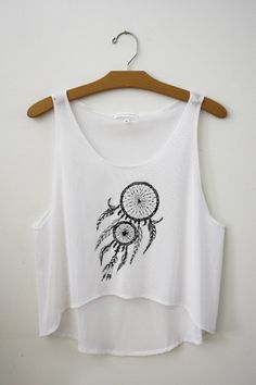 "Dream Catcher Crop top! - www.hipstertops.com" Stitch Crop Top, Teen Crop Tops, Teen Clothing Stores, Hipster Tops, Mode Shoes, Fresh Tops, Exclamation Point, Crop Top Shirt