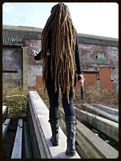 That's what I'm working on! -- really looooong #Dreadlocks Woman Dreadlocks, Dread Designs, Hippie Dreads