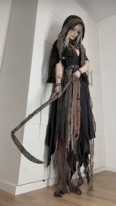 Banshee Costume Diy, Swamp Goth Fashion, Haunted Trail Outfit Ideas, Zombie Witch Costume, Bog Witch Cosplay, Black Renfaire Outfit, Witch Cosplay Aesthetic, Grim Reaper Inspired Outfits, Witch Inspo Outfits