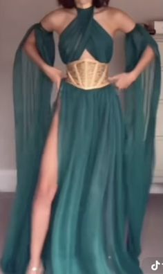 Green Greek Goddess Dress, Elf Prom Dress, Goddess Customes, Goddess Cosplay Ideas, Medusa Cosplay Outfit, Artemis Goddess Outfit, Medusa Inspired Dress, Asgard Dress Goddesses, Green Goddess Halloween Costume