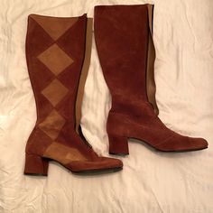 These Boots Were In My Grandmother’s Closet And Never Worn. Size 6 Suede Boots! You Don’t Find Something Like This Everyday! Vintage Riding Boots, Brown Gogo Boots, 1970s Boots, 70s Boots, 70s Shoes, 90s Boots, Shoes Vintage, Thrift Finds