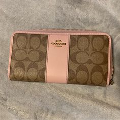 Good Condition . Pink And Brown Signature Wallet Coach Pink Wallet, Pink Wallet, Bags Coach, Pink And Brown, Coach Bags, Wallets, Bag Lady, Wallet, Fast Delivery