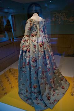 18th c. blue floral with sack back. Rococo Cottagecore, 18th Century Gown, Fashion Museum