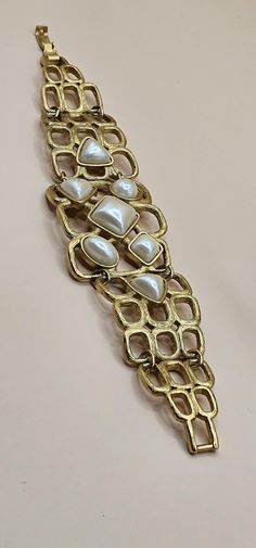 Vintage Avon Bracelet  *Used, Secondhand, Vintage and Old Jewelry* Avon Vintage, Oct 11, Old Jewelry, Vintage Avon, Chain Link Bracelet, Link Bracelets, Arm Band, Chain Link, Favorite Jewelry