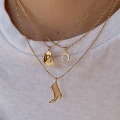 Giddy up Girl! Our Giddy Up Horseshoe Pendant Necklace country girls. Its lightweight design allows you to live in it. Giddy Up Horseshoe Pendant Necklace is a simple design for the minimalistic babe. It makes a simple statement. Our jewelry is handmade, gold-filled which means you can wear this every day and not have to stress about it tarnishing. Layer with confidence, personalize your jewelry and customize your style. Materials 14K Gold Filed Chain Military Ball Chain Horseshoe Charm 16" in l