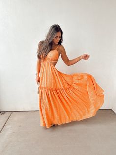 Cut out waist detailed pleated maxi dress spaghetti strap side cut out and waist open back detail textured fabric Orange Sundress, Summer Senior Pictures, Long Flowy Dress, Orange Maxi Dress, Senior Picture Outfits, Flowy Maxi Dress, Side Cuts, Pleated Maxi Dress, Pleated Maxi