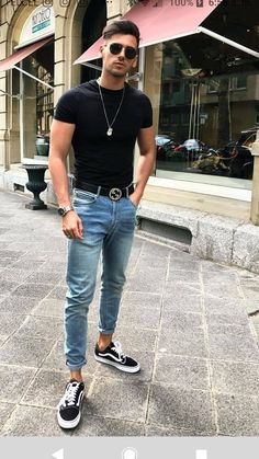 Vans Outfit, Classy Outfits Men, Jeans Mom, Urban Street Style, Mens Lifestyle, Boys Jeans, Vans Sneakers, Mens Accessories Fashion, Canvas Sneakers