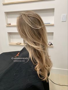 Long Layered Hair With Curtain Bangs Blowout, Full Head Blonde Highlights Long Hair, Blonde Highlights With Layers And Curtain Bangs, Light Layers Haircut Long Curtain Bangs, Natural Blonde With Babylights, Dimensional Blonde Highlights On Brown Hair, Natural Blonde Shadow Root, Sun Highlights Blonde, Blond Highlights With Layers