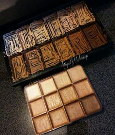 A gorgeous viking jack foundation palette by instagrams @abigailmmakeup Pro Mua Kit, Makeup Depotting, Depotting Makeup, Makeup Kit Organization, Makeup Artist Kit Organization, Makeup Artist Starter Kit, Artist Pallet