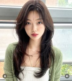 Pretty Hair Cuts, Korean Hair Color, Haircuts For Long Hair With Layers, Quotes Celebrities, Hairstyle Fashion, Kpop Hair, Hairstyles And Haircuts, Hairstyles For Women Over 50