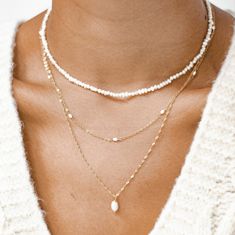 This elegant pearl layering set consists of 3 necklaces, all made of 18k gold plated sterling silver and pearls: ✨ A choker necklace made up of multiple tiny natural freshwater pearls. The necklace is fastened together with an 18 karat gold-plated sterling silver heart-shaped T-bar clasp; ✨ A fine Singapore chain necklace which has a single freshwater pearl pendant hanging from the center front. The necklace has a spring clasp and the length is adjustable; ✨ A delicate chain necklace which featu Pearl Layering, Boho Jewels, Necklaces Set, Bride Necklace, Pearl Chain Necklace, Jewelry Styles, Silver Bracelets For Women, Layering Necklaces, Pearl Necklace Set