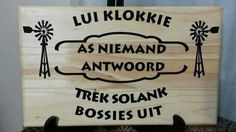 a wooden sign that says luklokkie as nemand antword