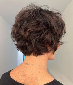 Butterfly Haircut Ideas for a Fun, Feminine Look Long Layer Bob, Layer Bob, Cute Short Curly Hairstyles, Mens Short Curly Hairstyles, Short Curly Hairstyles For Women, Long Layer, Bob Haircut Curly, Short Curly Hairstyles