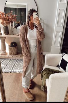 I am all about comfort and cozy ALL the time... but especially in the cooler weather! Ugg Tazz Slippers, Uggs Outfit Ideas, Womens Casual Pants, Tasman Uggs, Outfit Ideas Cozy, Tazz Slippers, Uggs Outfits, Ugg Tazz, Tasman Slippers