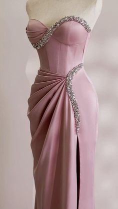 Outfit Ideas Classy Elegant, Red Carpet Outfit Ideas, Drapping Dress Ideas, Outfit Ideas Classy, Nature Technology, Sketches Design, Indian Bridesmaid Dresses, Classy Gowns, Chic Dress Classy