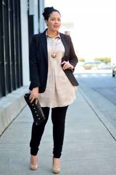 Tanesha Awasti. Better known as GirlWithCurves. Take a look at these images of this sophisticated yet sexy look from her Tumbler blog. Neutral Fall Outfits, Fall Fashion Coats, Plus Size Fall Fashion, Look Plus Size, Plus Size Fall, Moda Plus, Inspired Outfits