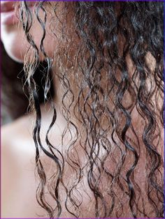 If you have curly hair, may want to consider hair plopping, an air-drying technique that leaves coils frizz-free. Ahead, hairstylists explain exactly how to plop your hair and what products you should use. Punk Hair Accessories, Drying Curly Hair, Indigenous Hair, Plop Hair, Samurai Hair, Frizzy Hair Tips, Hair Plopping, Frizz Free Curls