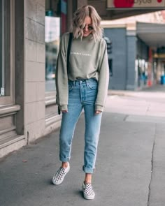 Comfy Jeans Outfit, Vans Outfit, Mom Jeans Outfit, Jeans Street Style, Inspiration Mode