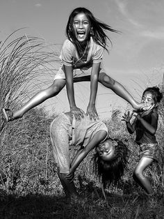 얼굴 드로잉, National Geographic Photos, People Of The World, 인물 사진, Happy Moments, Photo Tips, Happy People, White Photography, Black And White Photography