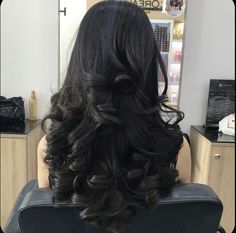 How To Get Bouncy Hair, Black Curled Hair, Hair Claim, Volumizer Hair Dryer, Black Hair Curls, Hairstyles For Layered Hair, Makijaż Smokey Eye, Blowout Hair, Hair Stylies