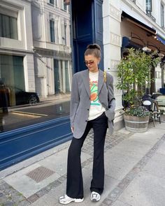 Blazer Outfit Casual, Sofia Boman, Summer Weekend Outfit, Spring Outfits For School, Blazer Outfits Casual, Blazer Outfits For Women, Graphic Tee Outfits, Outfits 2023