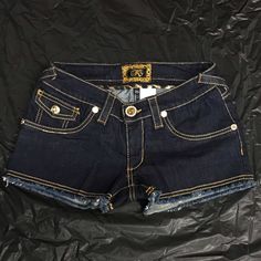 Brand New Never Worn Dark Blue Denim Rhinestone Detailed Shorts Y2k Outfits Party, Y2k Outfits Pink, Y2k Outfits Street Styles, Pfp Y2k, Y2k Outfits Aesthetic, Denim Rhinestone, Outfits Jewelry, Nails Y2k, Dark Denim Shorts