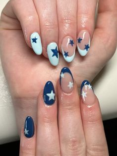 Mixed Nails Designs, Interesting French Tip Nails, Nails At Home Easy Gel, Nails For London Trip, Nail Aura Design, Now Nails Design, Artic Monkey Nails, Cool Nail Inspo 2024 Almond, Nails Inspo 2024 Short