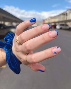 Pool Party Nails, Party Nail Design, Royal Blue Nails Designs, Cobalt Blue Nails, Pool Nails, Nail Art Bleu, Blue Summer Nails, Summer Nail Art Ideas, Blue And Silver Nails