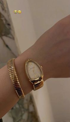 golden watch🐍 Expensive Jewelry Luxury, Luxe Jewelry, Jewelry Accessories Ideas, Classy Jewelry, Expensive Jewelry, Jewelry Essentials, Stacked Jewelry