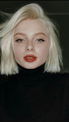 Kort Bob, 90s Grunge Hair, Short Grunge Hair, Classic Makeup, Cool Short Hairstyles, Hair Streaks, Trending Haircuts, Short Blonde, Blonde Bobs