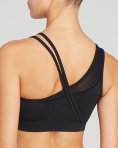 Gym Sports Bra, Sports Bra Outfit, Womens Outdoor Clothing, Strappy Sports Bras, Workout Attire, Yoga Fashion, Sporty Outfits, Black Sports Bra, Outdoor Outfit