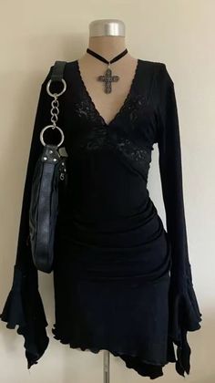 Romantic Vampire Aesthetic Outfits, Vampire Summer Outfits, Romantic Goth Aesthetic Outfits, Casual Vampire Outfits, Vampire Outfit Aesthetic, Romantic Goth Dress, Romantic Goth Aesthetic, Romantic Goth Outfits, Vampire Outfit