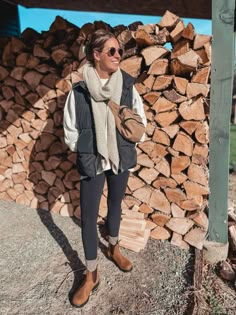 Womens Everyday Boots, Canada Outfits Fall, Jeans And Blundstones Outfit, Women’s Outdoor Outfits, White Blundstone Outfit, Zoo Outfit Winter Casual, Mountain Fashion Women Winter, Womens Granola Outfits, Mountain Outfits Fall