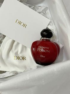 Dior Poison Perfume, Tuberose Perfume, Poison Perfume, Perfume Dior, Koleksi Parfum, Christian Dior Perfume, Dior Aesthetic, Character Making, Perfume Body Spray