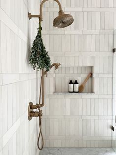 White vertical shower tiles with brass shower head and marblw accents by Laura Design and Co, Dallas interior designer Shoji White, Amazing Showers, Master Bath Remodel, Bathroom Redo, Bathroom Remodel Master, Home Design Decor, Shower Head